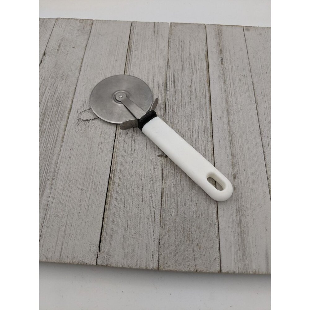 Pizza Cutter Blade 2 3/4" Diameter 7 1/4" Stainless Steel White Handle